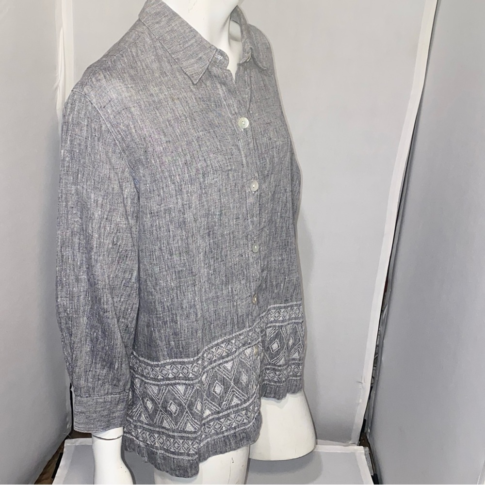 Chico's 💯 Linen Gray Embroidered Button Down Top. Classic Eleganc! Size 1